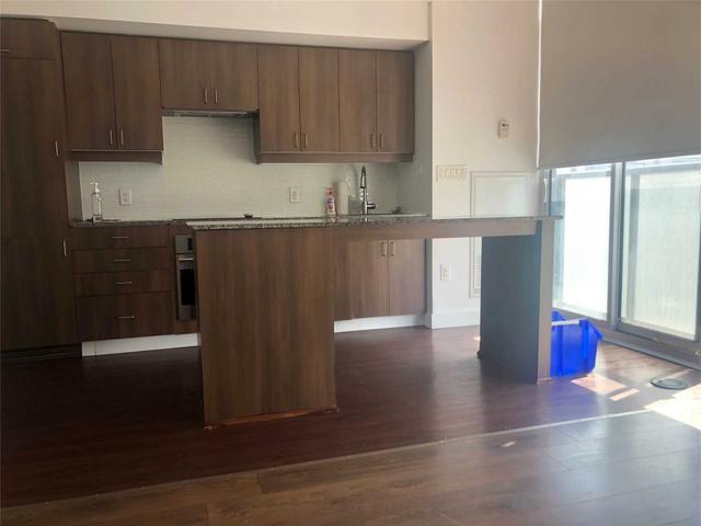 801 - 426 University Ave