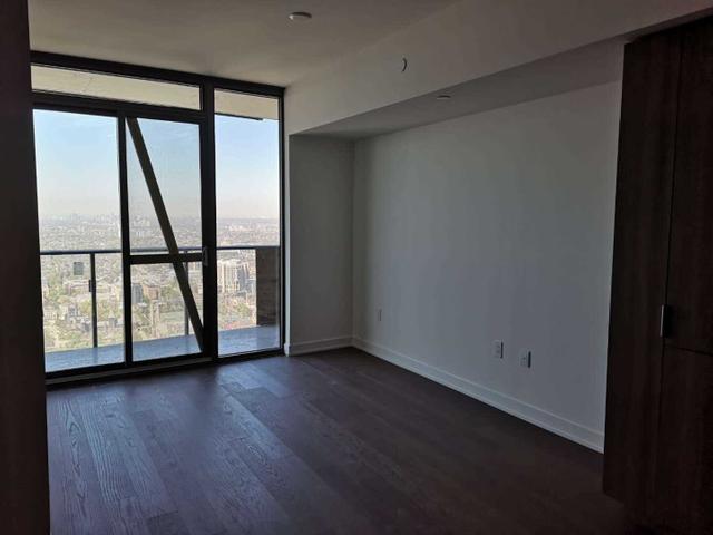 5306 - 11 Wellesley St W