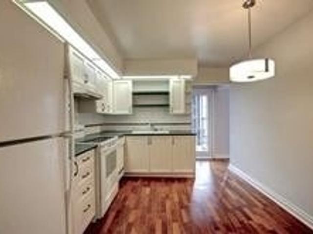 903 - 33 Elmhurst Ave