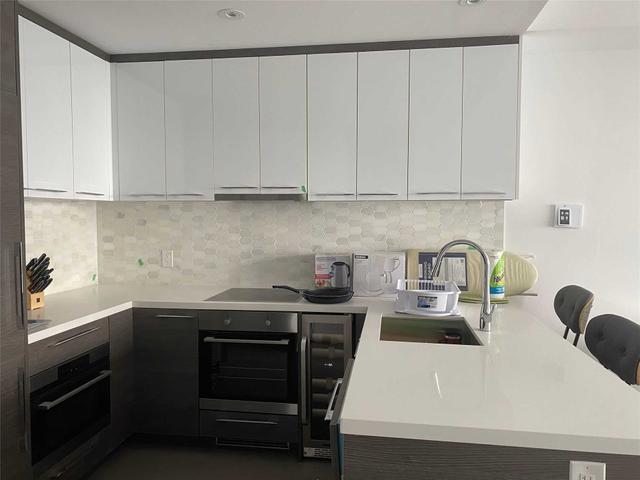 3115 - 488 University Ave