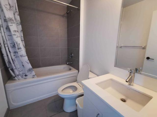 4207 - 426 University Ave