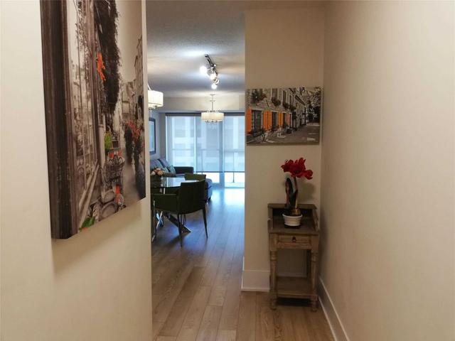 801 - 300 Front St W