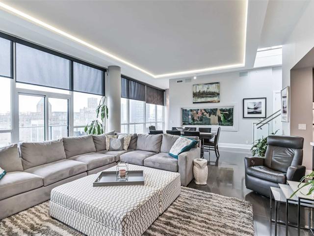 PH02 - 478 King St W