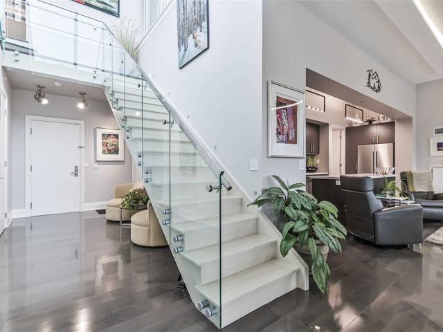 PH02 - 478 King St W