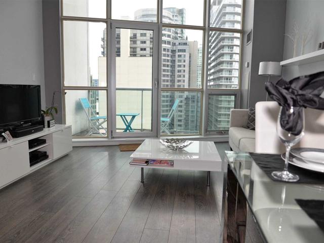 1120 - 36 Blue Jays Way