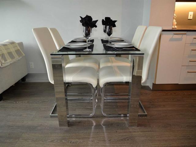 1120 - 36 Blue Jays Way