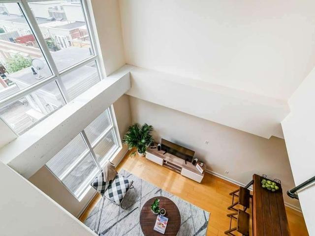 404 - 10 Wellesley Pl