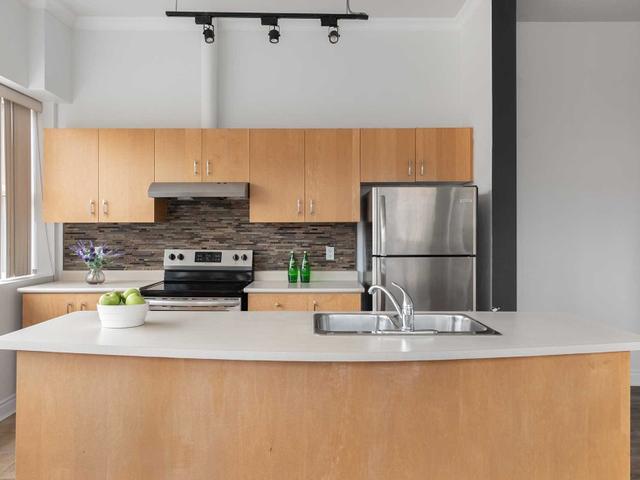 312 - 700 King St W