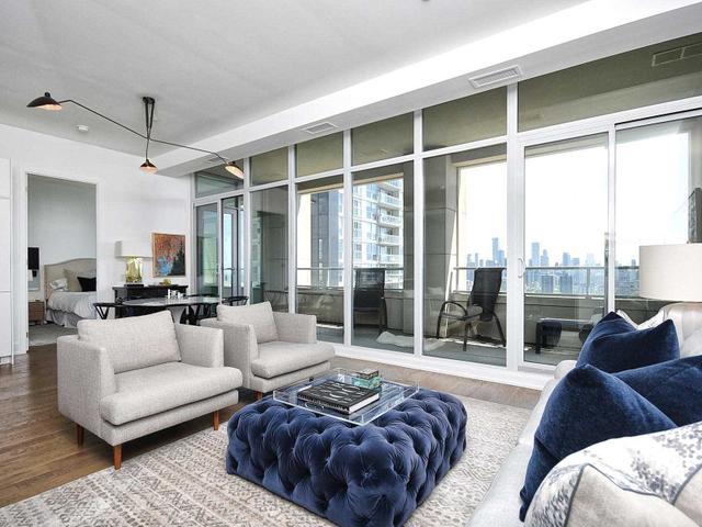 1413 - 111 St. Clair Ave W