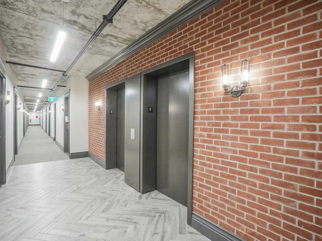 906 - 608 Richmond St W