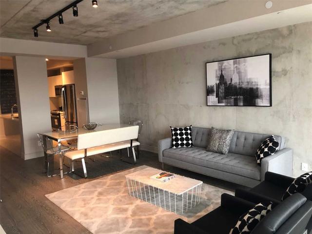 402 - 608 Richmond St W