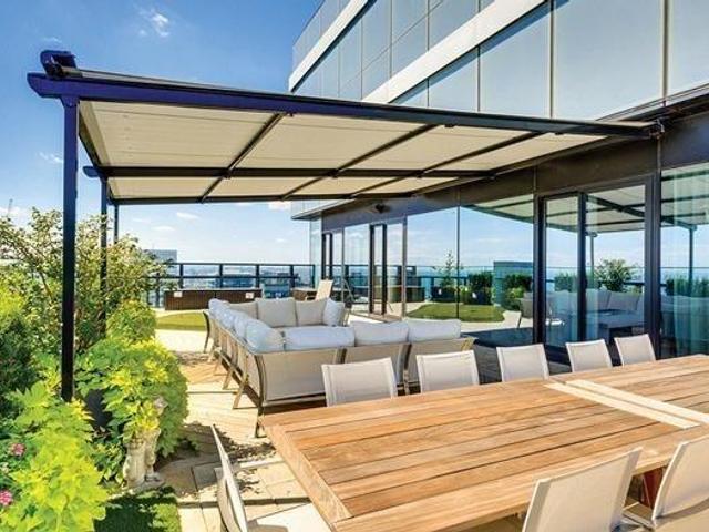 2202 - 224 King St W