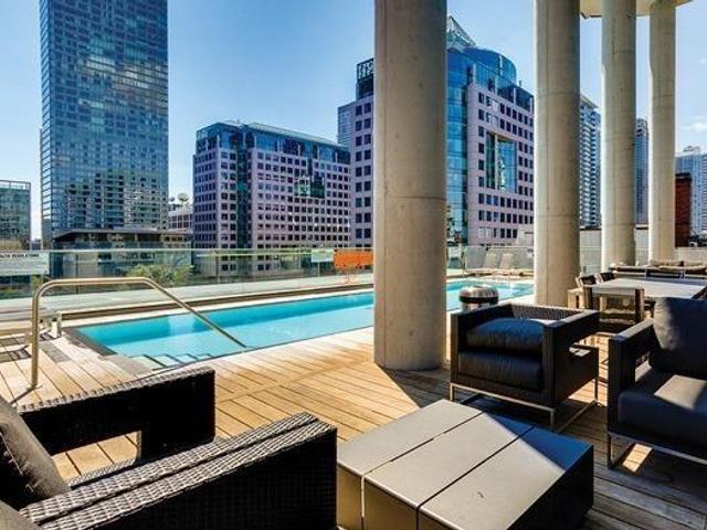 2202 - 224 King St W