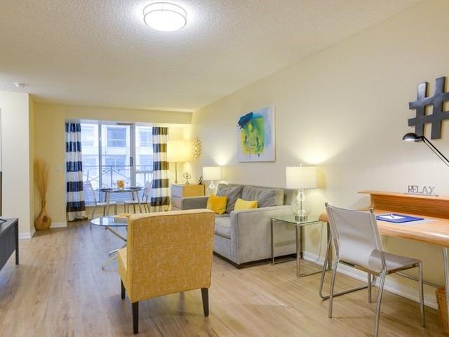 206 - 140 Simcoe St