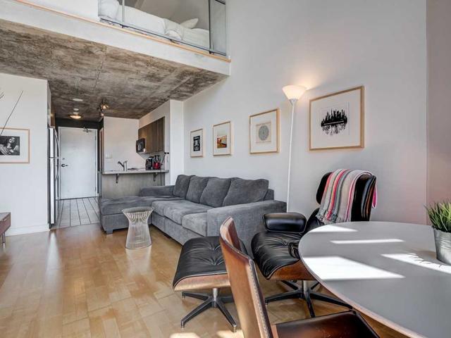 622 - 255 Richmond St E