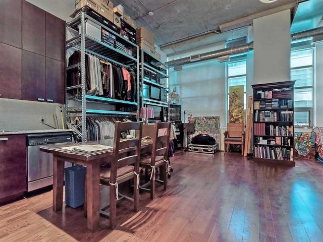 402 - 637 Lake Shore Blvd W