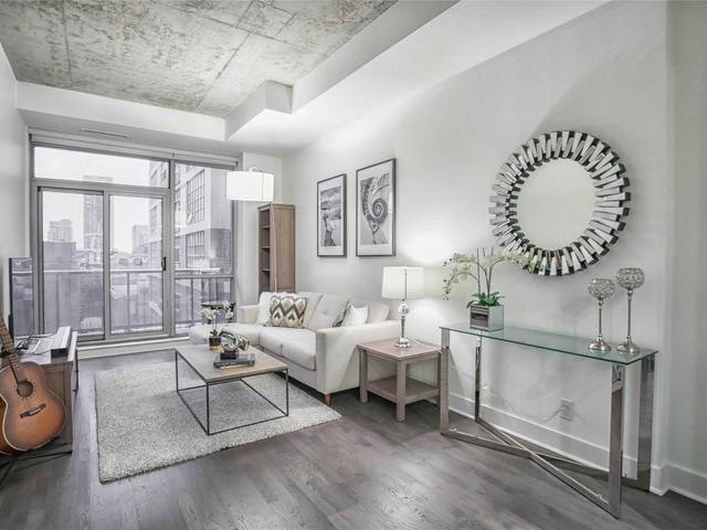 515 - 399 Adelaide St W