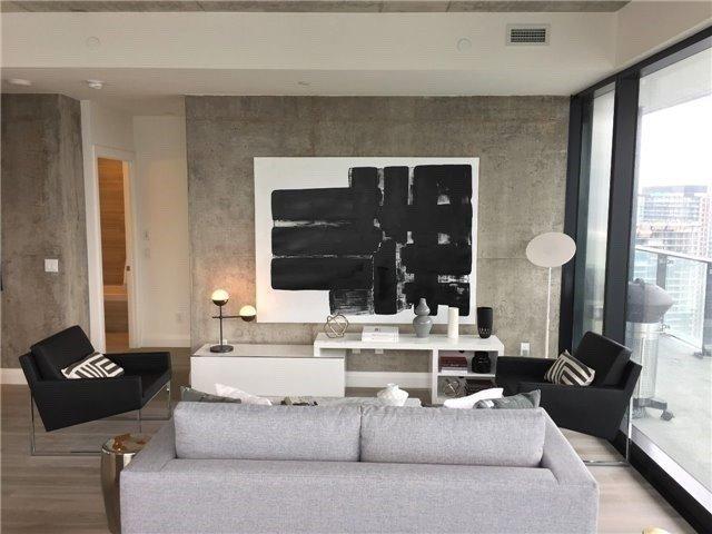 4002 - 224 King St W