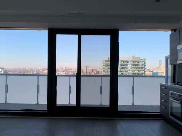 1704 - 11 Charlotte St