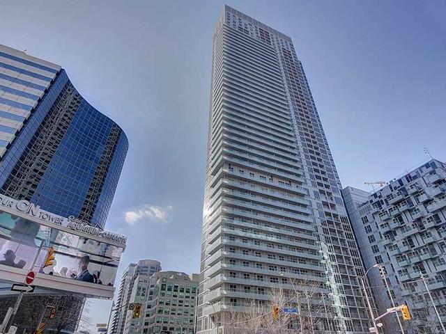 711 - 300 Front St W