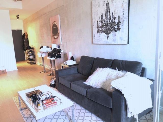 612 - 608 Richmond St W