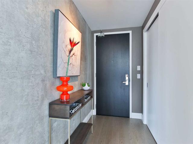 2803 - 224 King St W