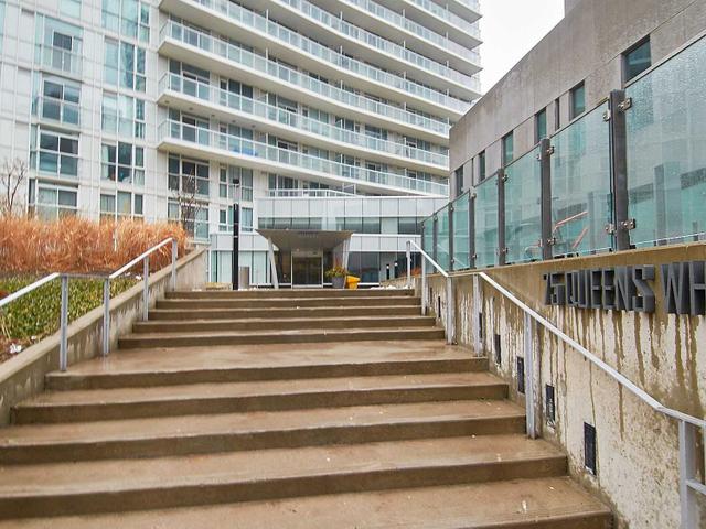 4208 - 75 Queens Wharf Rd