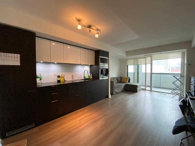 813 - 318 Richmond St W