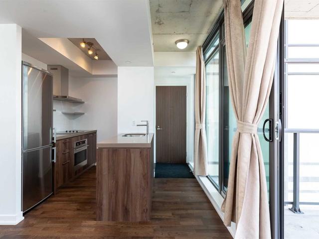 736 - 461 Adelaide St W