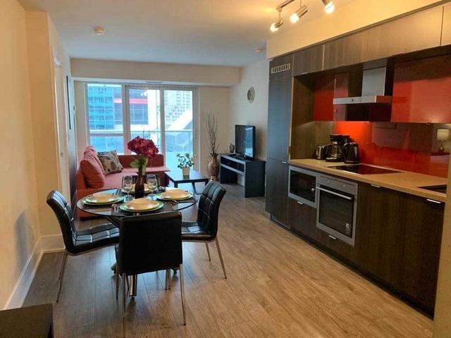 910 - 300 Front St W