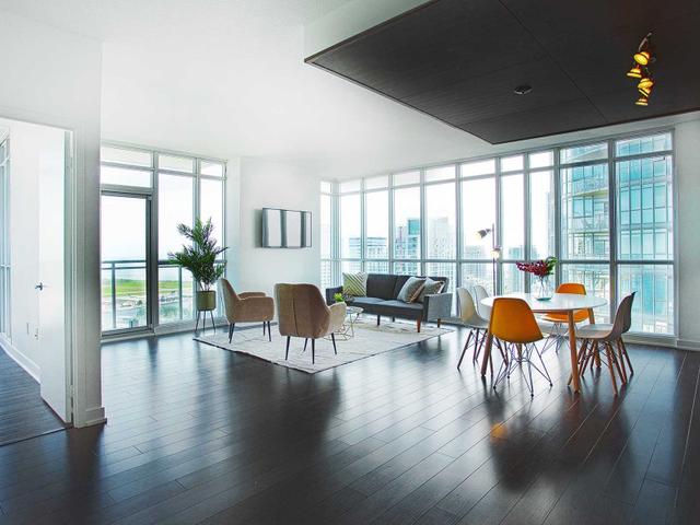 4010 - 15 Iceboat Terr