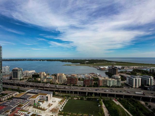 4010 - 15 Iceboat Terr