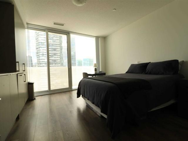 2808 - 100 Harbour St