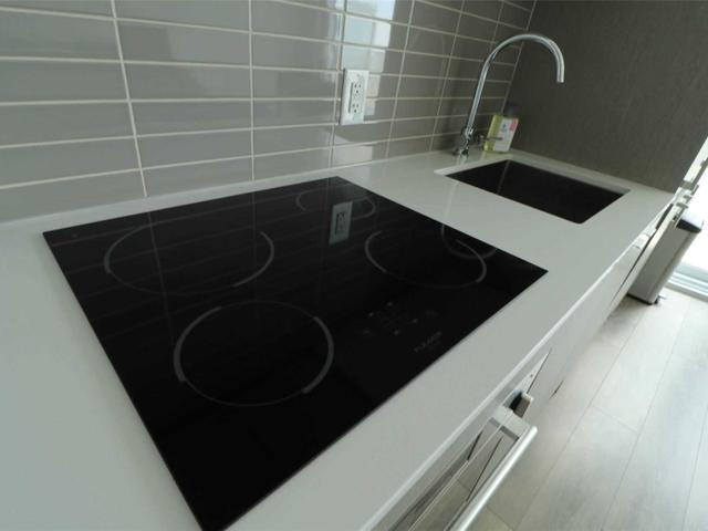 2808 - 100 Harbour St