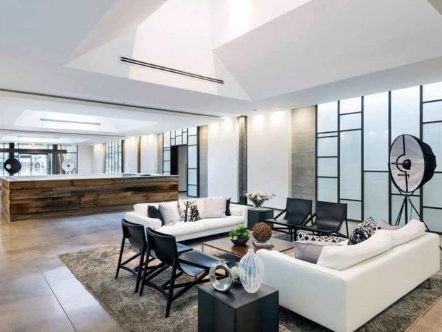 220 - 1030 King  St W