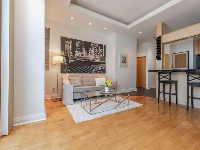 808 - 8 Wellesley St E