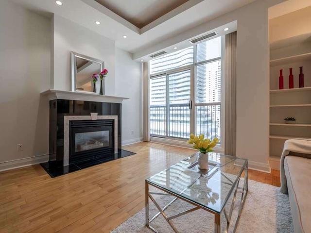 808 - 8 Wellesley St E