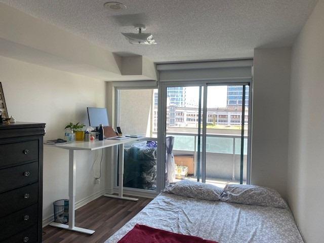 726 - 25 Lower Simcoe St