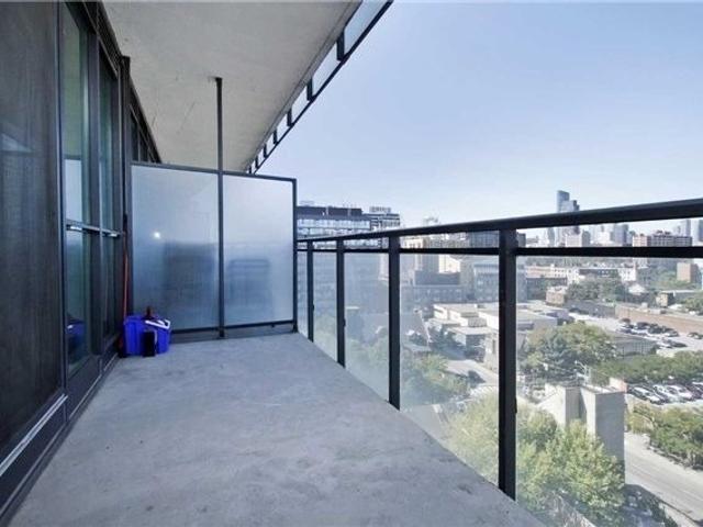 1001 - 318 King St E