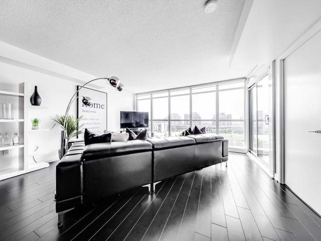 608 - 10 Capreol Crt