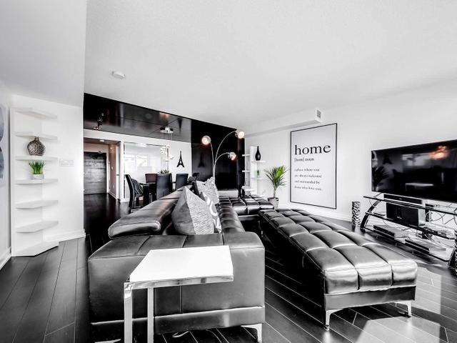 608 - 10 Capreol Crt