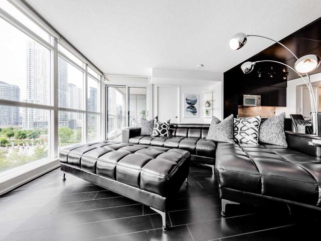 608 - 10 Capreol Crt