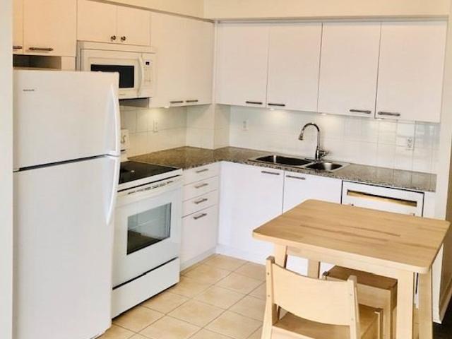 2002 - 22 Wellesley St E