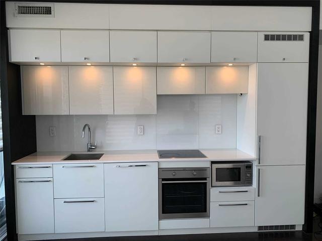 2410 - 15 Grenville St