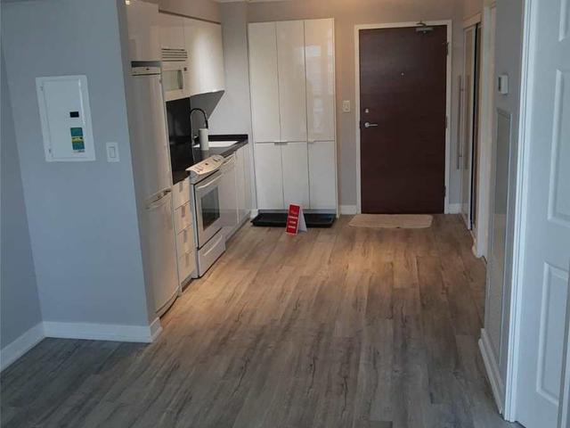 2005 - 15 Iceboat Terr