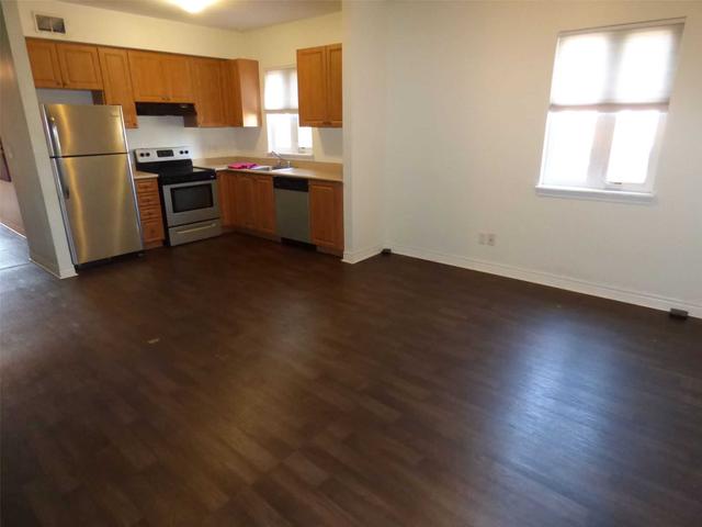 303 - 940 Bloor St W