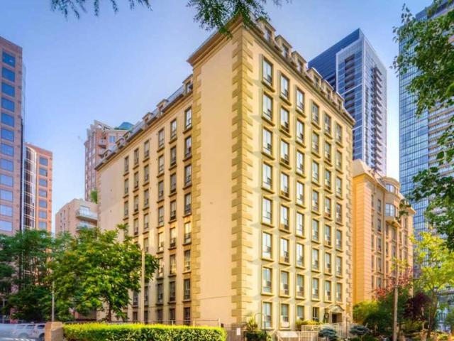 PH807 - 80 Charles St E