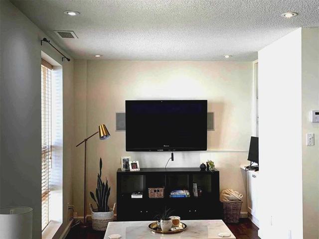 PH807 - 80 Charles St E