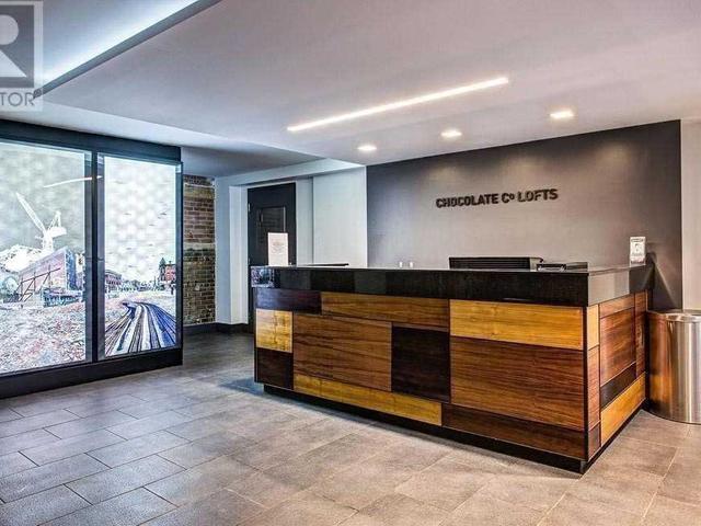 PH20 - 955 Queen St W