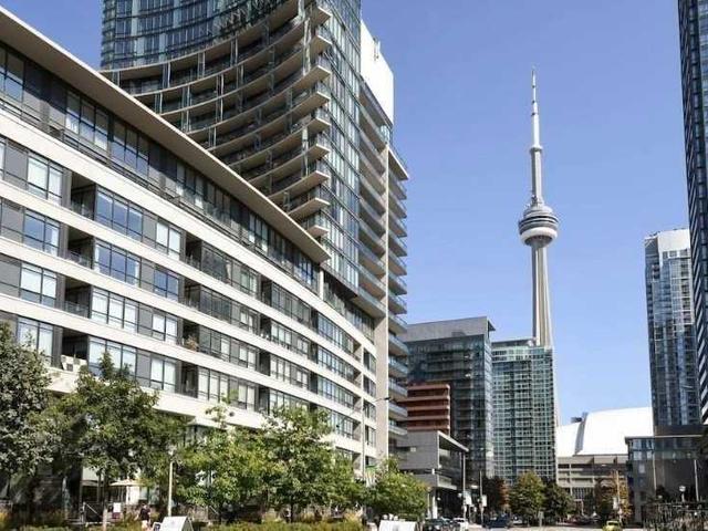 811 - 10 Capreol Crt